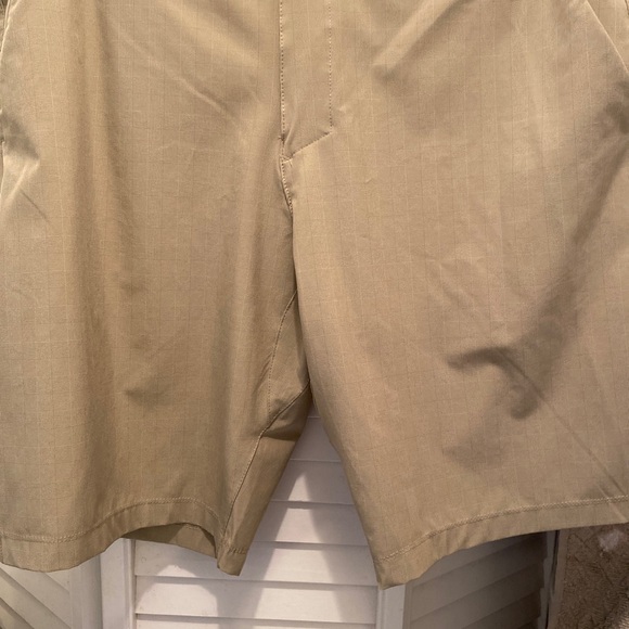 Hang Ten Men’s Shorts Size 38 Khaki color with zipper/tie front. NWOT - Picture 1 of 5